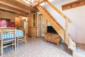 a bedroom with a bed and a tv in a room at Casa Lorenz 3 in Canazei