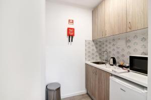 a small kitchen with a sink and a counter at Apartamento Nº6 - Sunset in Olhão