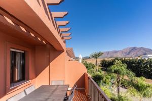 a balcony with a table and a view of the desert at Duplex apartment Estepona in Estepona