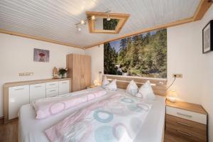 a bedroom with a large bed and a window at Ferienwohnung Steinbühlschlössle in Schönwald