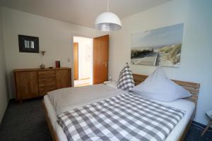 a bedroom with a bed with a checkered blanket at Lichtdurchflutete Wohnung in Kempten