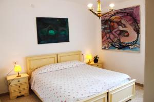 a bedroom with a bed and two night stands with lamps at Re Piano appartamento Le Colline in Modigliana