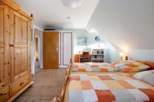 a bedroom with two beds in a room at Ferienwohnung Nordmeer in Kappeln