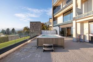 a hot tub on the balcony of a building at Summer and Winter in Perledo