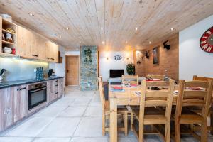 a kitchen with a table and chairs in a room at Gîte L'attrape Rêves in Bessans