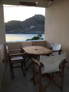 a table and chairs with a view of the ocean at Emma's maisonette house by Kapsali beach in Kapsali