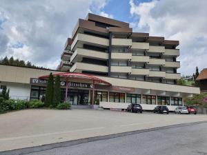 a large building with cars parked in front of it at Ferienwohnungen Schönwald in Schönwald