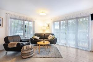 a living room with a couch and a table at Ferienwohnung Sonnenberg in Degerfelden