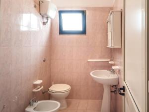 a small bathroom with a toilet and a sink at Villa Tetta sul mare in Torre Lapillo
