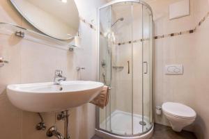a bathroom with a sink and a shower and a toilet at Niederkoflhof Durreck in Cadipietra +15 photos