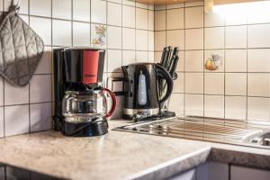a kitchen counter with two coffins and a coffee maker at Niederkoflhof Durreck in Cadipietra