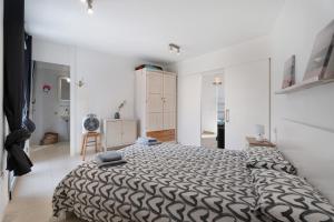 a bedroom with a bed with a black and white comforter at Villa en Taro in Güimar