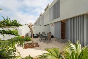 a patio with a table and chairs in front of a building at Villa en Taro in Güimar