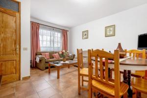 a living room with a table and a dining room at Casa Maria Cosme in Los Realejos
