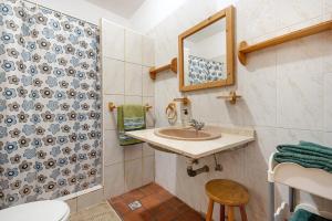 a bathroom with a sink and a mirror at Casa Maria Cosme in Los Realejos +22 photos