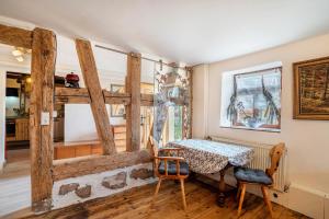 a dining room with a table and chairs at Schwarzwald Ruhe in Altensteig