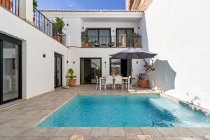 a villa with a swimming pool and a patio at El Cine in Canillas de Albaida
