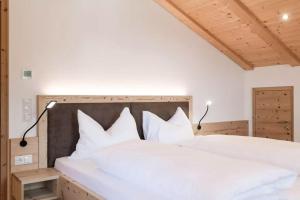 a bedroom with two beds with white pillows at Natur Suite Edelweisshof App Tony in Chiusa
