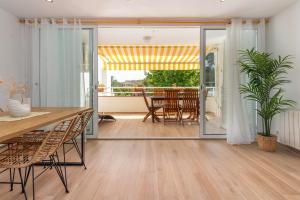 a dining room with a table and chairs and sliding glass doors at Brava Beach in Platja d'Aro