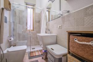 a bathroom with a toilet and a shower and a sink at Tyndaris home in Oliveri