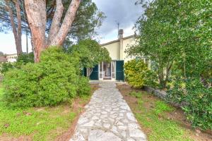a stone path leading to a house with trees at Villetta Serena in Procchio