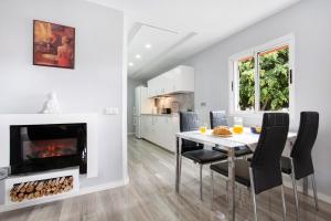 a kitchen and dining room with a table and a fireplace at Apartamento 7 dioses in Puerto del Rosario
