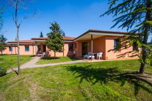 an image of a house at Camping Bella Italia in Peschiera del Garda