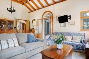 a living room with a couch and a table at El Mirlito in Roche