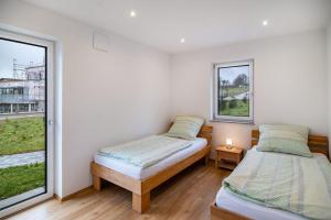 two beds in a room with a window at Kiefer in Ravensburg