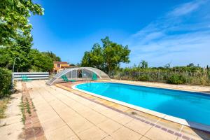 a swimming pool with a metal bridge over it at Maison Abricot avec piscine in Aspiran