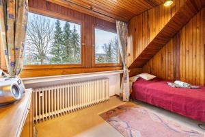 a small room with a bed and a window at Ferienhaus Hebborn in Bergisch Gladbach