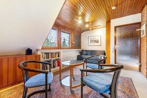 a living room with two chairs and a table at Ferienhaus Hebborn in Bergisch Gladbach