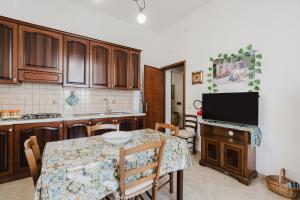 a kitchen with a table with a tv on it at Casa La Piazzetta in Marsala +26 photos