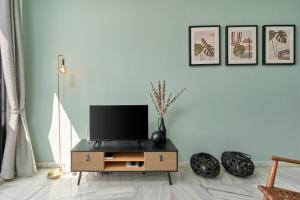 a living room with a tv on a table at 2-bedroom apartment with seaview in Nerja