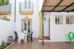 a patio with a table and chairs at Casa Cherie con piscina privada in Ronda