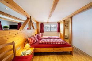 a bedroom with a red bed in a room at Haus Schöneck in Todtnauberg