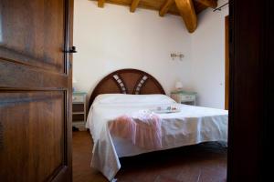 a bedroom with a bed with a white bedspread at Apartment Ida Isuledda 2 in San Teodoro