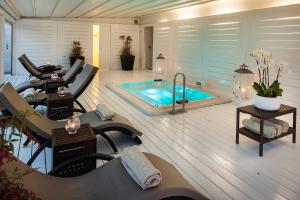 a spa room with a jacuzzi tub in the middle at Tenuta Del Poggio Antico in Ischia