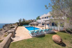 a villa with a swimming pool and a house at Villa Domus Alba A - B in Felanitx