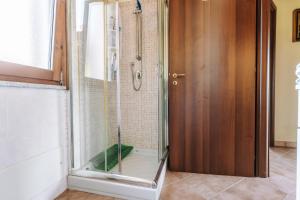 a shower with a glass door in a bathroom at Casa Serra in Pimentel +12 photos