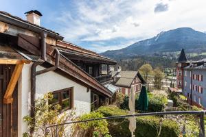 a view of a town with mountains in the background at Ferienappartement 1 - Lockstein in Berchtesgaden