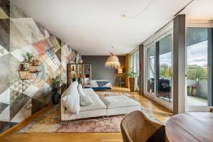a living room with a couch and a table at Studio am Schloßteich in Chemnitz