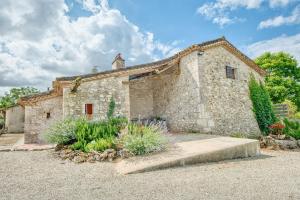 an old stone building with a cross on top at Le Chai in Razac-dʼEymet