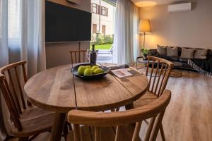 a dining room table with a bowl of fruit on it at Lores Loft in Merano