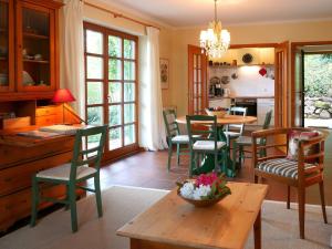 a kitchen and dining room with a table and chairs at Ferienhaus Straubehof in Sasbachwalden