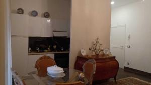 a small kitchen with a table and a kitchen gmaxwell gmaxwell gmaxwell gmaxwell gmaxwell at Dimora D'Incanto in Ragusa +21 photos