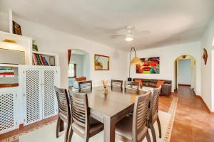 a dining room with a table and chairs at Villa Tessa in Marbella