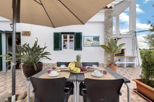 a table with a plate of fruit on it at Casa Castelão in Palmela