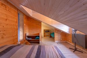 a room with a bed in a wooden house at Villa À Isturits Avec Piscine in Isturits +27 photos