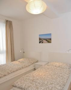 a bedroom with two beds and a chandelier at Apartment Serles in Mühlbachl